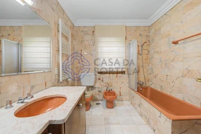 Moradia T6 para Venda em Argoncilhe