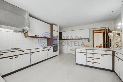 Moradia T6 para Venda em Argoncilhe