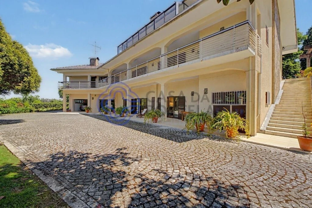 Moradia T6 para Venda em Argoncilhe Foto 2
