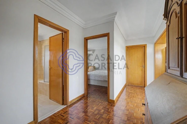 Moradia T6 para Venda em Argoncilhe Foto 35