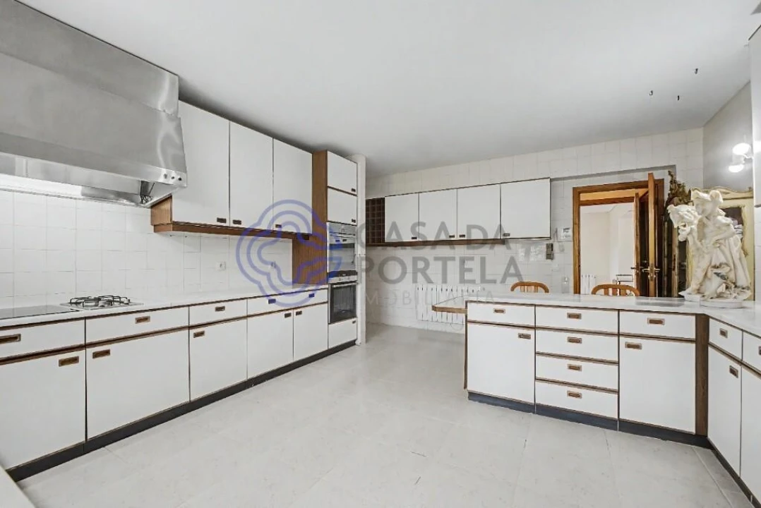 Moradia T6 para Venda em Argoncilhe Foto 13