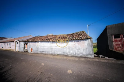 Moradia T1 para Venda em Lomba da Fazenda