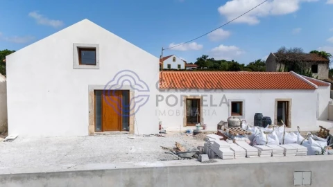 Moradia T3 para Venda em Carvoeira e Carmões