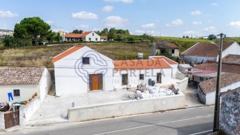 Moradia T3 para Venda em Carvoeira e Carmões