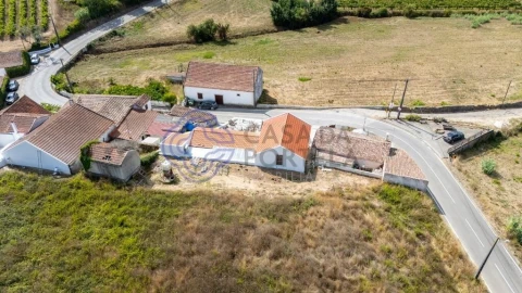 Moradia T3 para Venda em Carvoeira e Carmões
