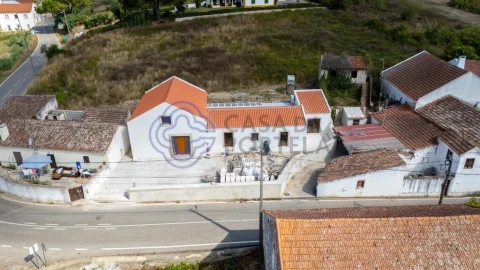 Moradia T3 para Venda em Carvoeira e Carmões