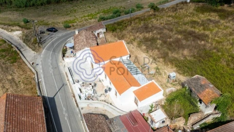 Moradia T3 para Venda em Carvoeira e Carmões