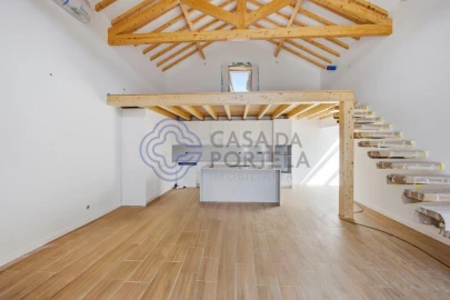Moradia T3 para Venda em Carvoeira e Carmões