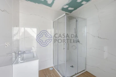 Moradia T3 para Venda em Carvoeira e Carmões