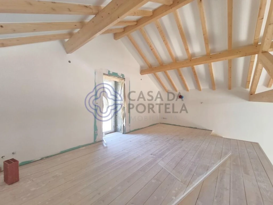 Moradia T3 para Venda em Carvoeira e Carmões Foto 7