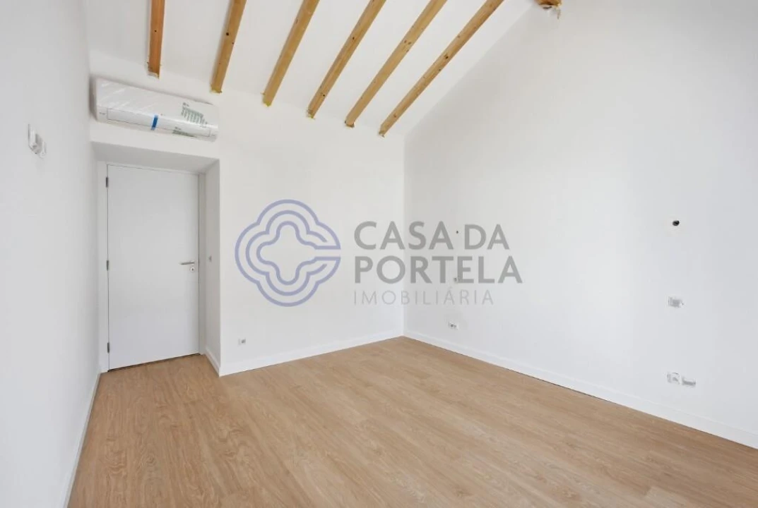 Moradia T3 para Venda em Carvoeira e Carmões Foto 41