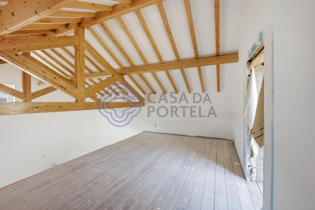 Moradia T3 para Venda em Carvoeira e Carmões Foto 31