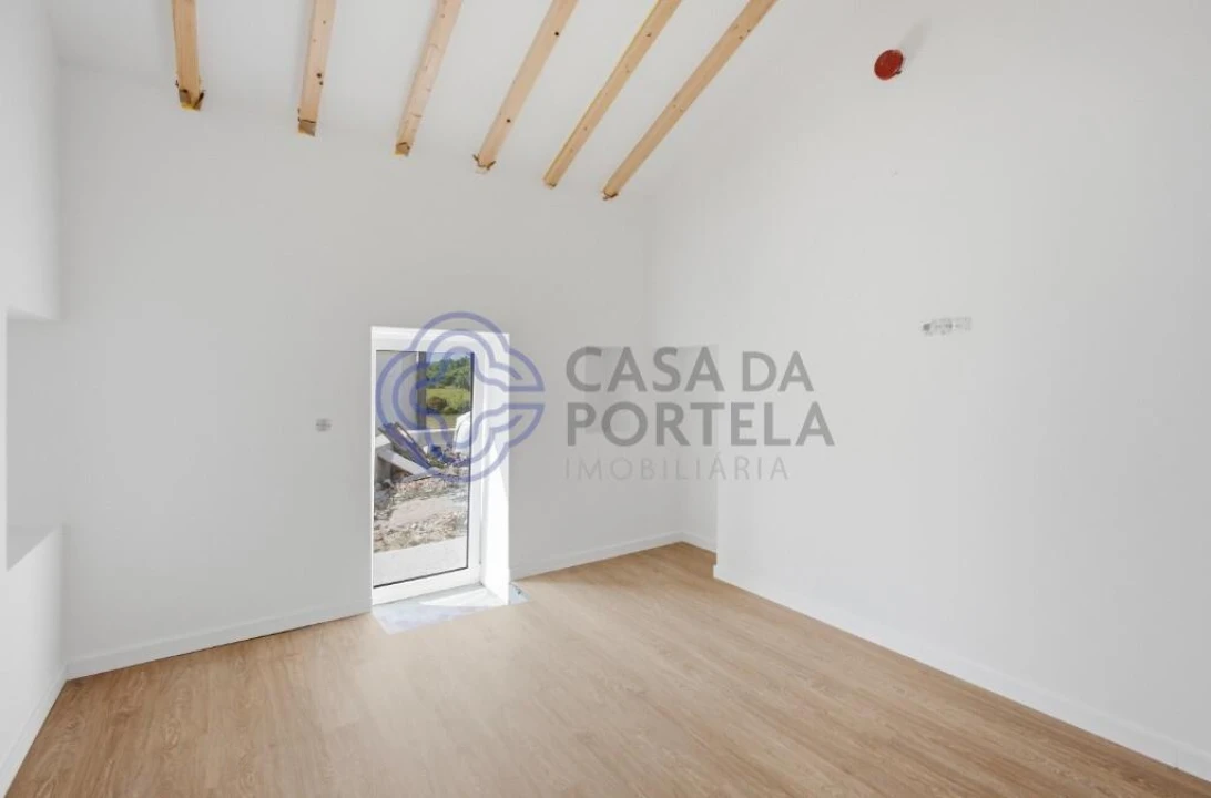 Moradia T3 para Venda em Carvoeira e Carmões Foto 40