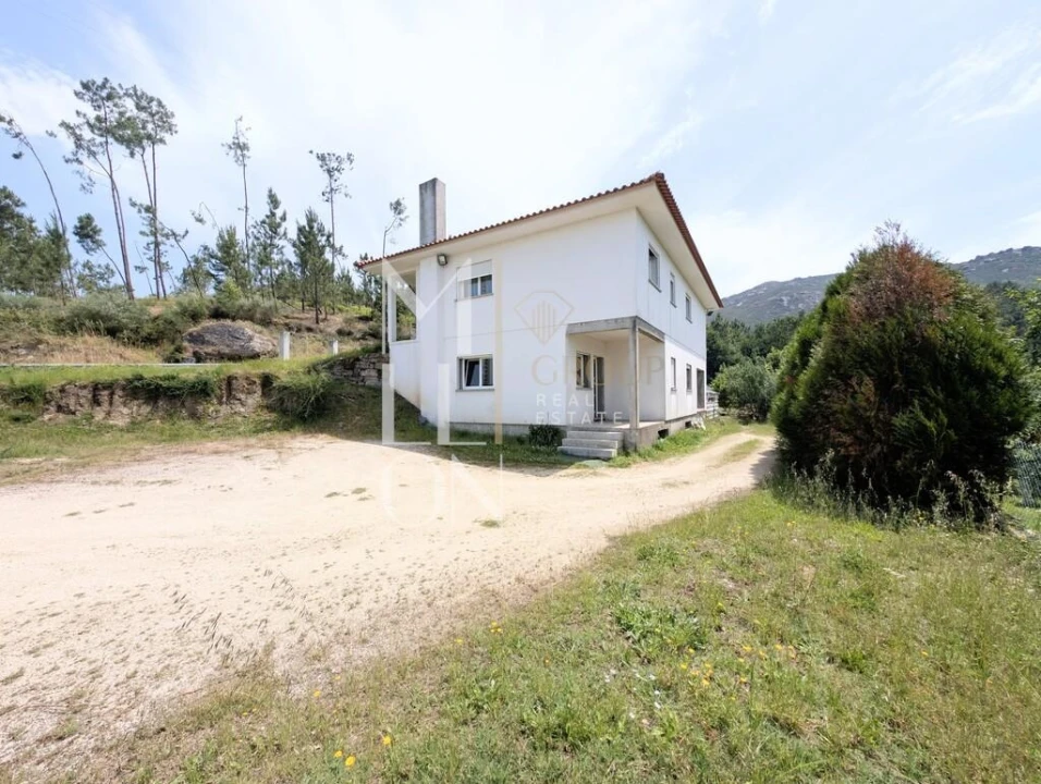 Moradia T4 para Venda em Boivão Foto 23