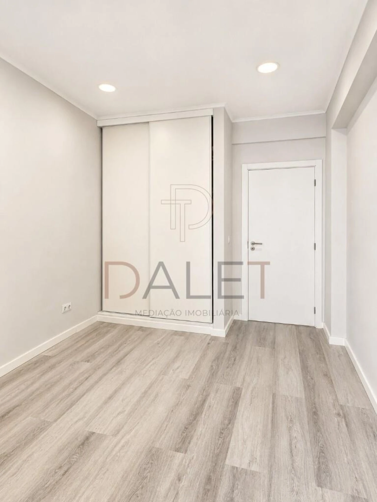 Apartamento T1 para Venda em Venteira Foto 16