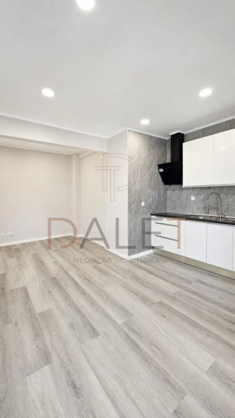 Apartamento T1 para Venda em Venteira