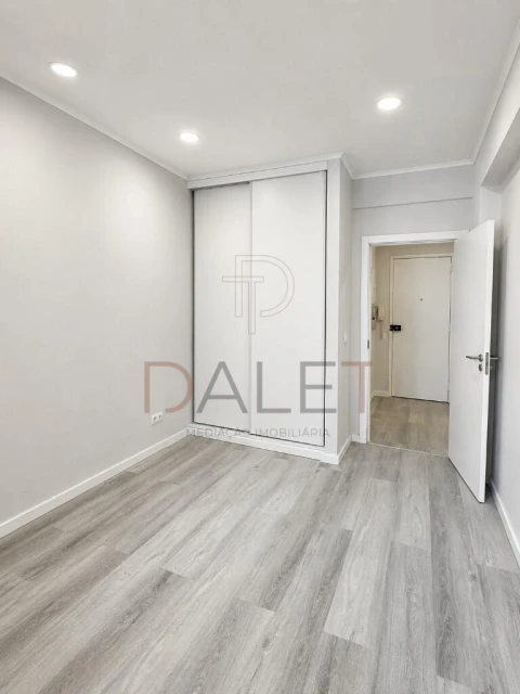 Apartamento T1 para Venda em Venteira