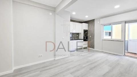 Apartamento T1 para Venda em Venteira