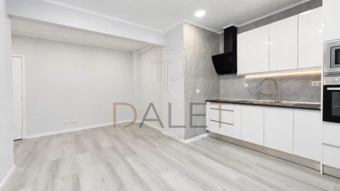 Apartamento T1 para Venda em Venteira
