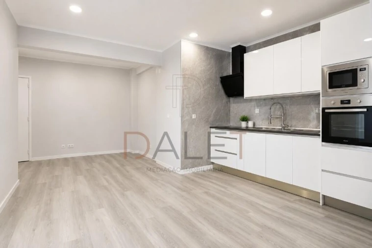 Apartamento T1 para Venda em Venteira Foto 4