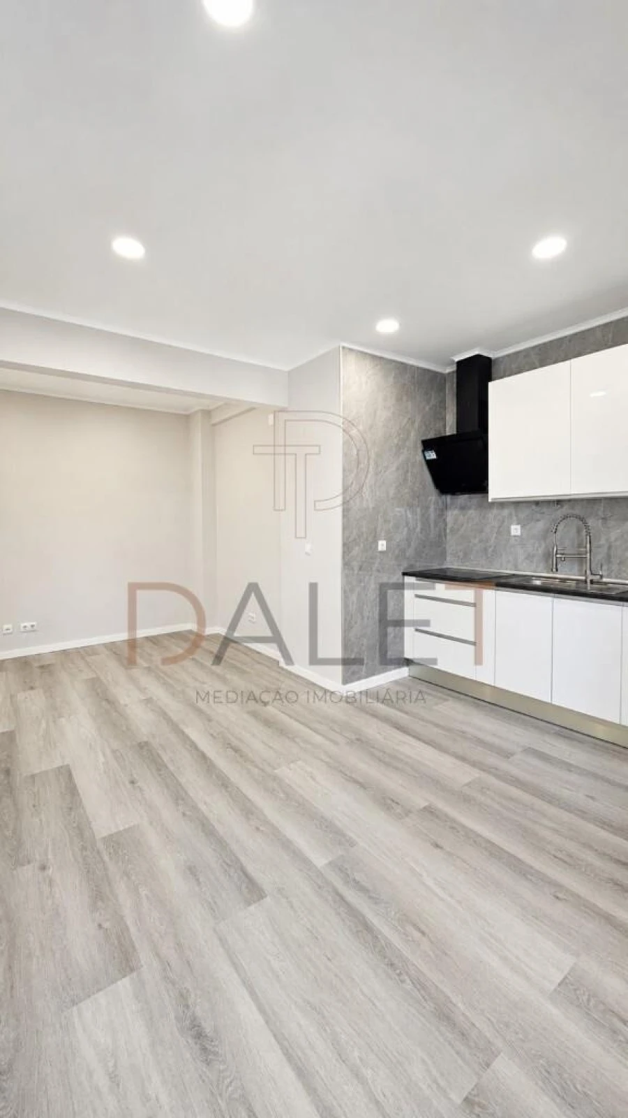 Apartamento T1 para Venda em Venteira Foto 8