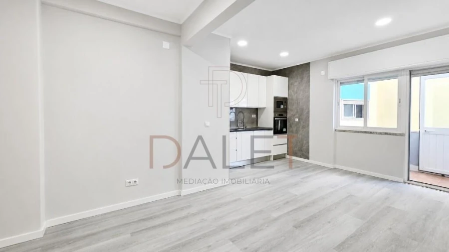 Apartamento T1 para Venda em Venteira Foto 7