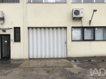 Armazém para Venda em Mafamude e Vilar do Paraíso