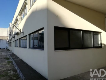Armazém para Venda em Mafamude e Vilar do Paraíso
