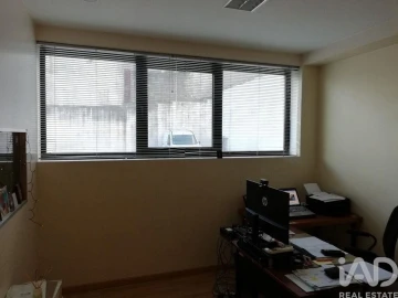 Armazém para Venda em Mafamude e Vilar do Paraíso