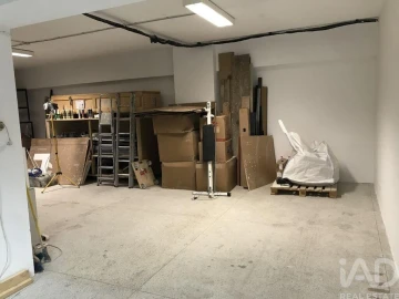 Armazém para Venda em Mafamude e Vilar do Paraíso