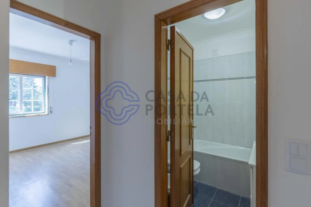 Apartamento T1 para Arrendamento em São Domingos de Rana Foto 9
