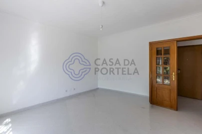 Apartamento T1 para Arrendamento em São Domingos de Rana
