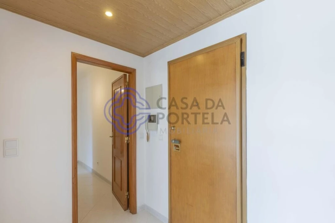 Apartamento T1 para Arrendamento em São Domingos de Rana Foto 7