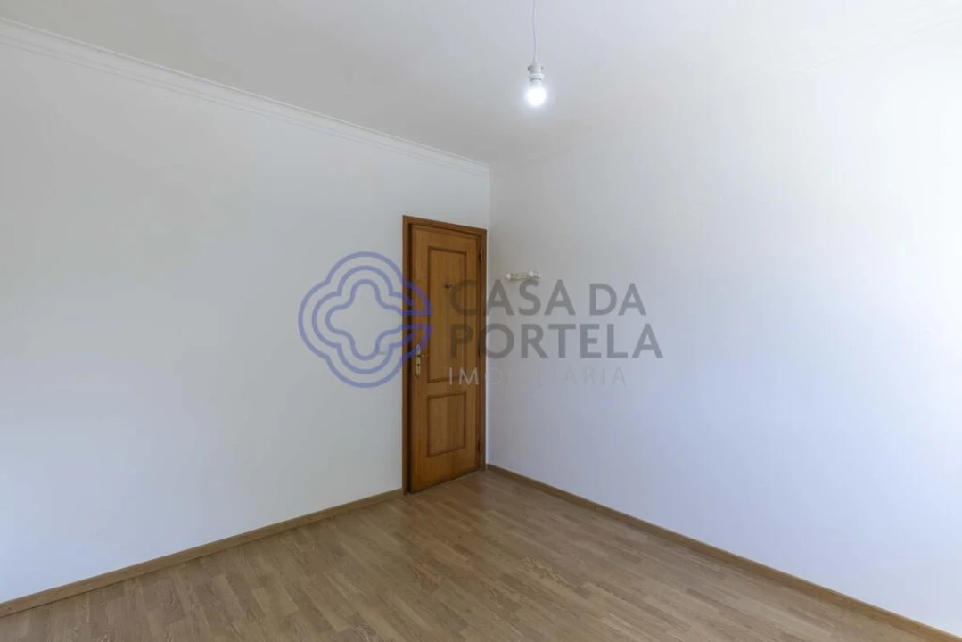 Apartamento T1 para Arrendamento em São Domingos de Rana Foto 14