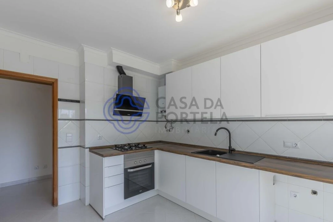 Apartamento T1 para Arrendamento em São Domingos de Rana Foto 2