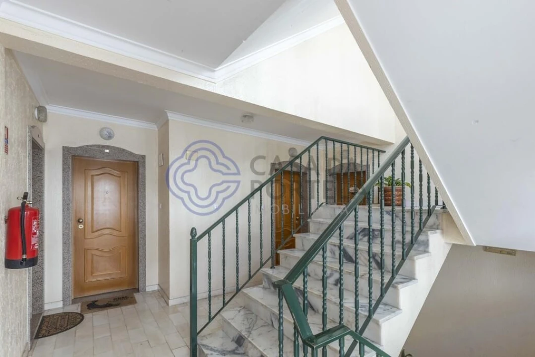 Apartamento T1 para Arrendamento em São Domingos de Rana Foto 16