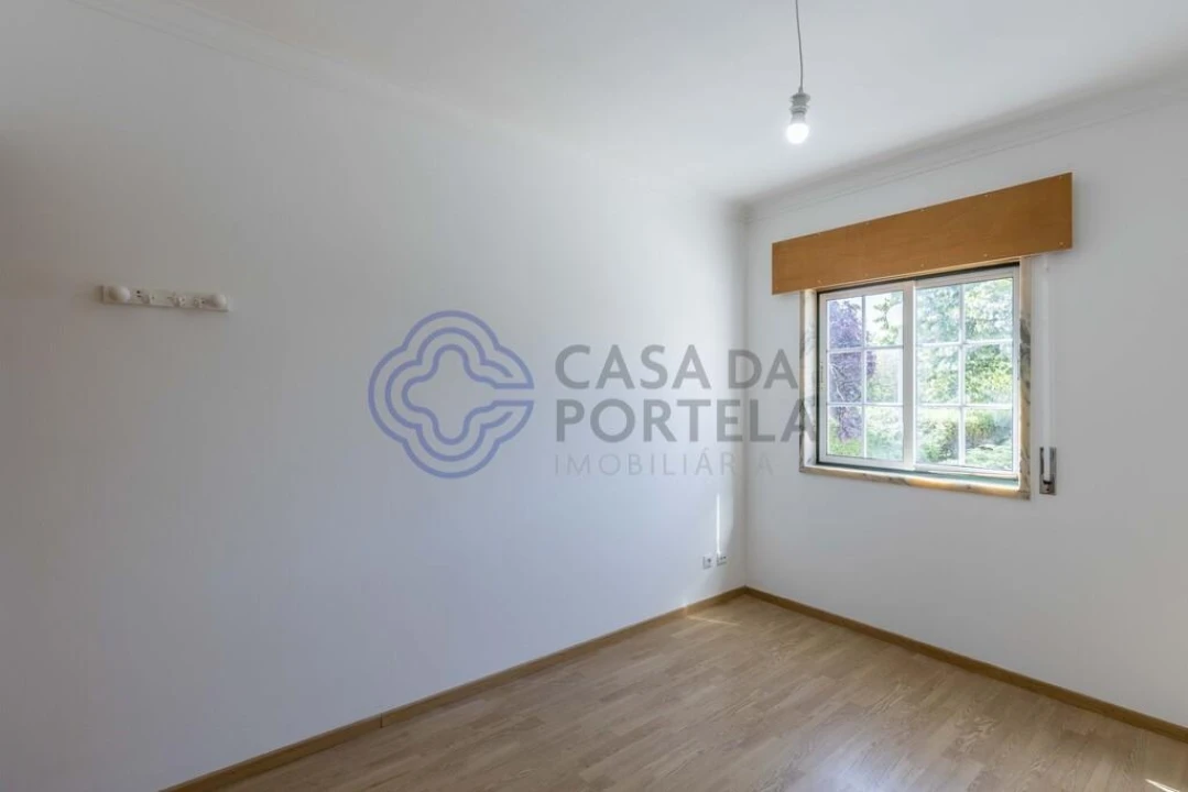 Apartamento T1 para Arrendamento em São Domingos de Rana Foto 12