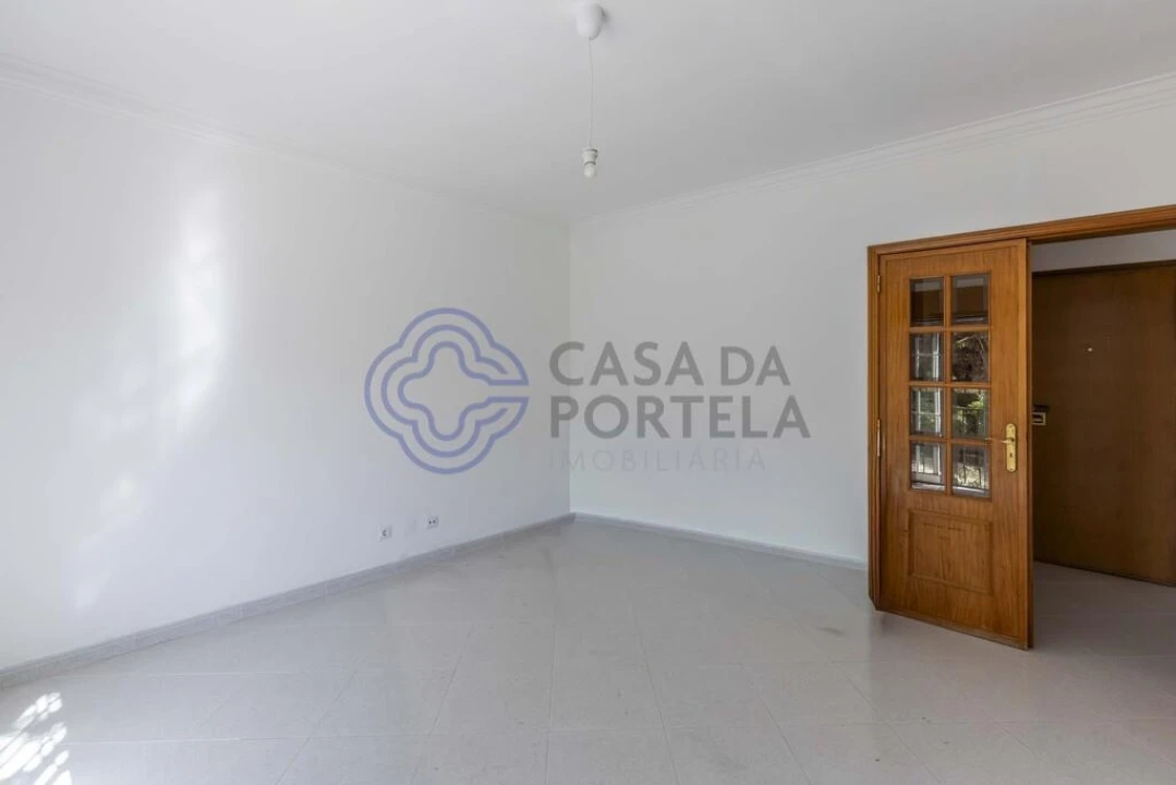 Apartamento T1 para Arrendamento em São Domingos de Rana Foto 5