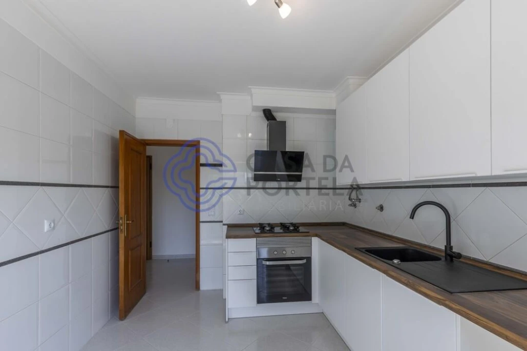 Apartamento T1 para Arrendamento em São Domingos de Rana Foto 3