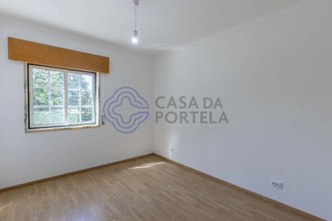 Apartamento T1 para Arrendamento em São Domingos de Rana Foto 13