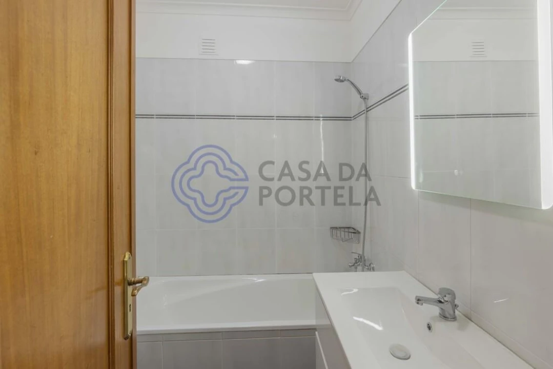 Apartamento T1 para Arrendamento em São Domingos de Rana Foto 10