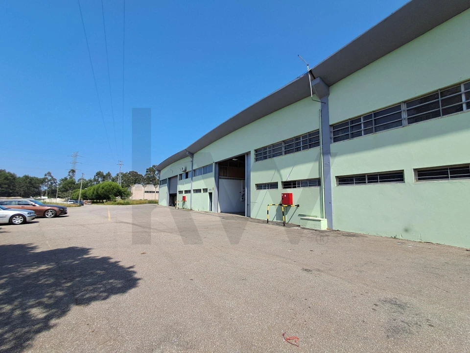 Armazém para Venda em Serzedo e Perosinho Foto 12