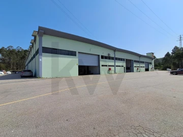 Armazém para Venda em Serzedo e Perosinho