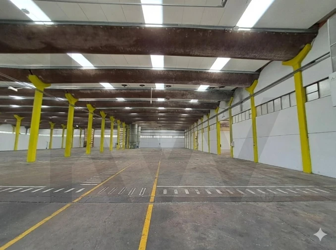 Armazém para Venda em Serzedo e Perosinho Foto 3