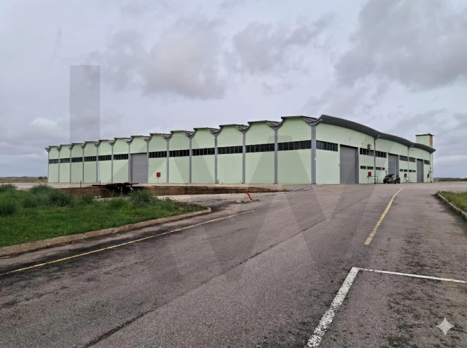 Armazém para Venda em Serzedo e Perosinho Foto 2
