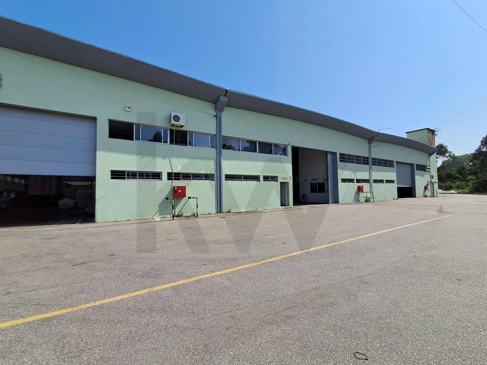 Armazém para Venda em Serzedo e Perosinho Foto 11