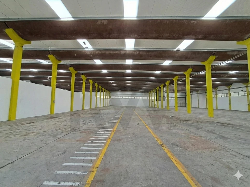 Armazém para Venda em Serzedo e Perosinho Foto 4