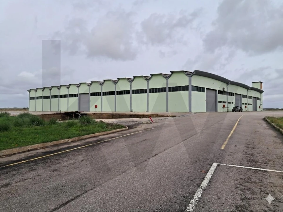 Armazém para Venda em Serzedo e Perosinho Foto 2