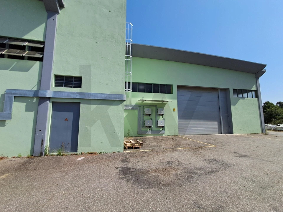 Armazém para Venda em Serzedo e Perosinho Foto 13