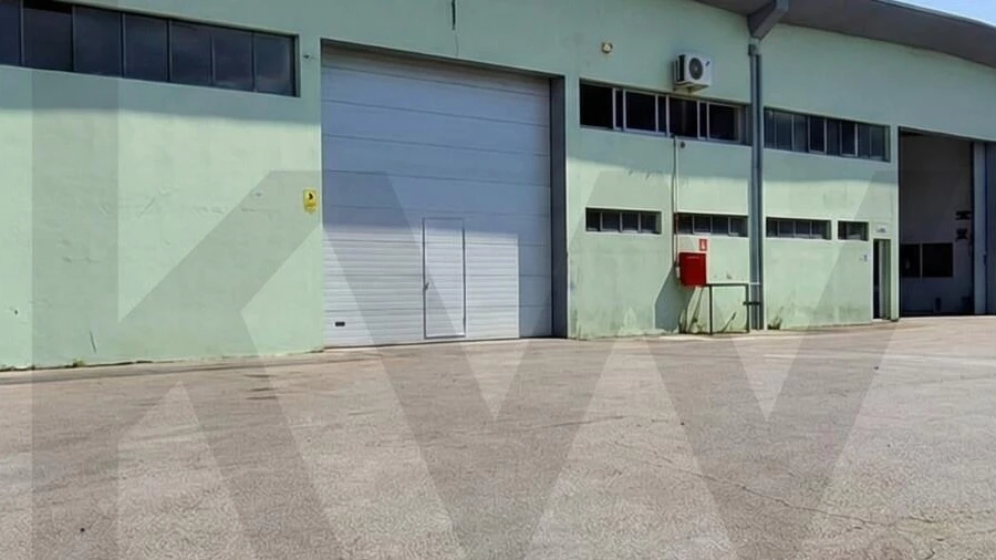 Armazém para Venda em Serzedo e Perosinho